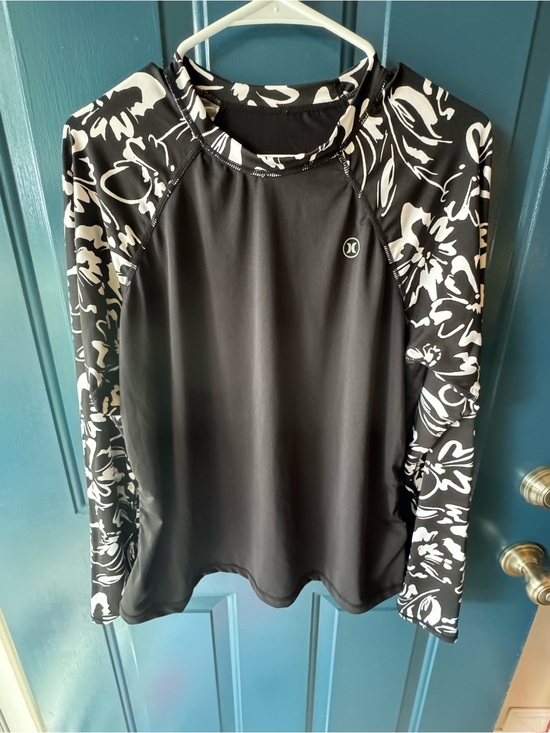 Hurley Tops - Hurley Black and White Floral Swim Rash Guard Long Sleeve Top XXL
